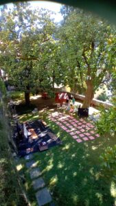 3- Una_ tana_ per_ tutti_ ALLESTIMENTO-Giardino Biblioteca_Festival_Lago_Incantato_25